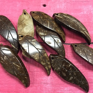 6 colgantes de coco con formas de hojas grandes, color original, dijes, cuentas naturales, colgantes de hojas para joyería y abalorios. {C3-87#00620}
