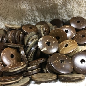 50 cuentas redondas de madera de coco natural, 15 mm, color marrón café, joyería bohemia, cuentas de donut, cuentas de cáscara de coco. {F6-217#001426}