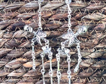 Pendientes colgantes de esqueleto: joyas góticas retro de Halloween bañadas en plata