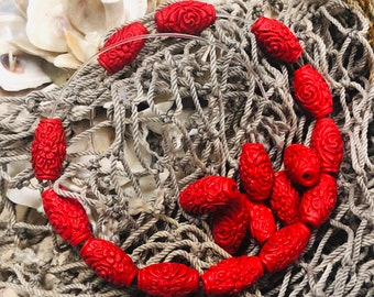 BIJOUX: 10 perles de brique de feu de baril de cinabre sculptées / 17.5x9.5 / perles de cinabre rouge / cinabre rouge vif. {R2-1529#2342}