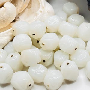 Vintage 25pc  Mixed Up Milky Glass Beads / White Color Glass Beads. {F4-208#1388}