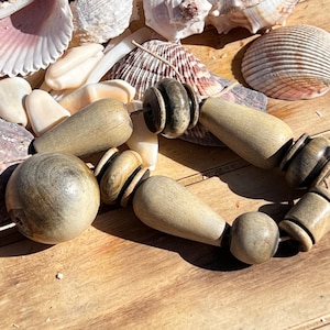 Set of 9 Vintage  Bone Beads  / Handmade /Earrings Supply / Mix Beads .{B7-66#000106}
