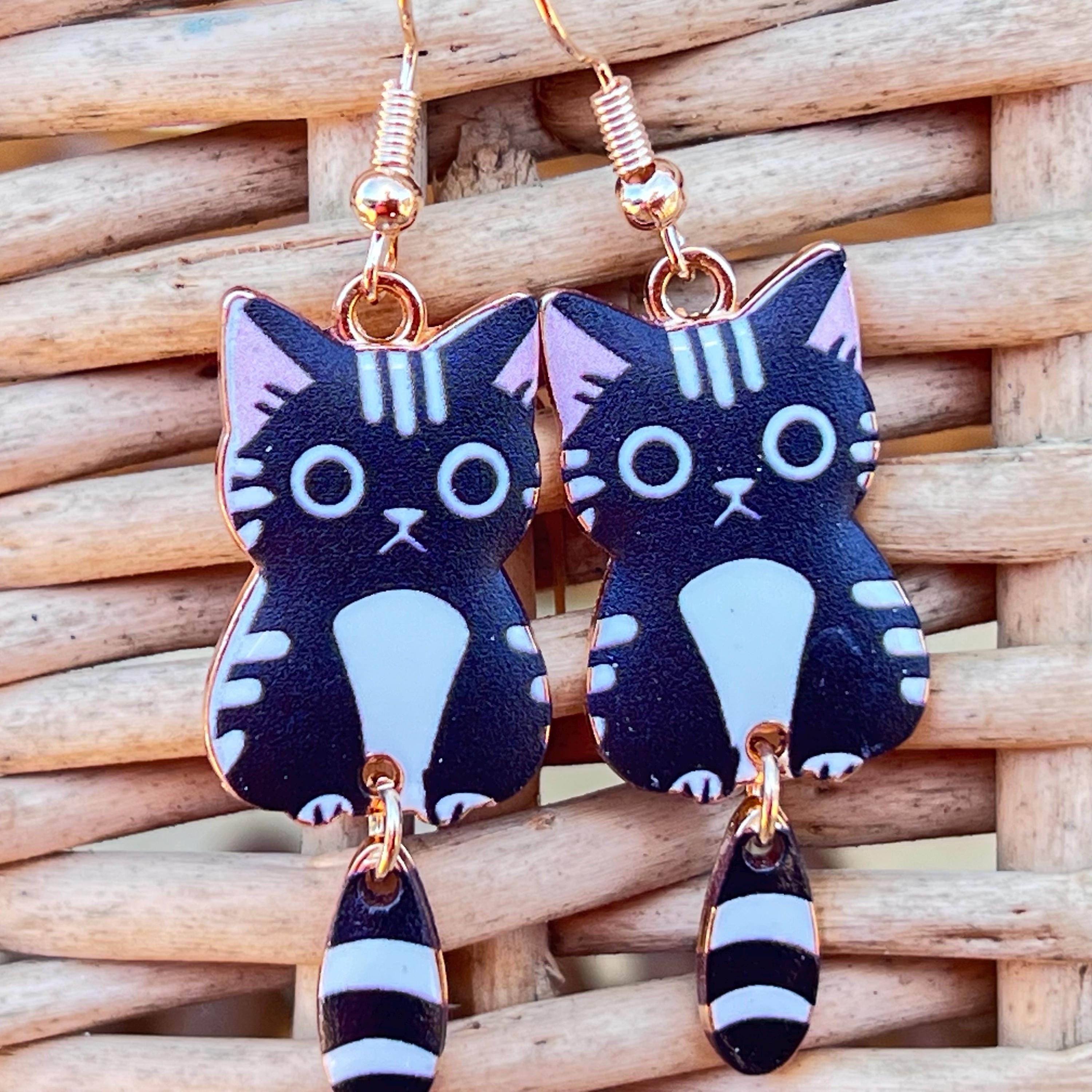 ☆メリーゴーランドと黒猫ちゃんがオシャレなイヤリング☆ チャーミングな猫のダングルイヤリング：14Kゴールドメッキ、気まぐれ