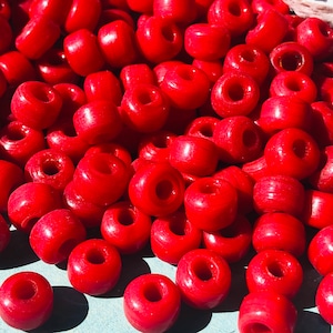 50 Stück Dusty Red Glas Crow Roller Perlen - Makramee Perlen - Großloch Perlen / Glasperlen. {B1-43#00205}