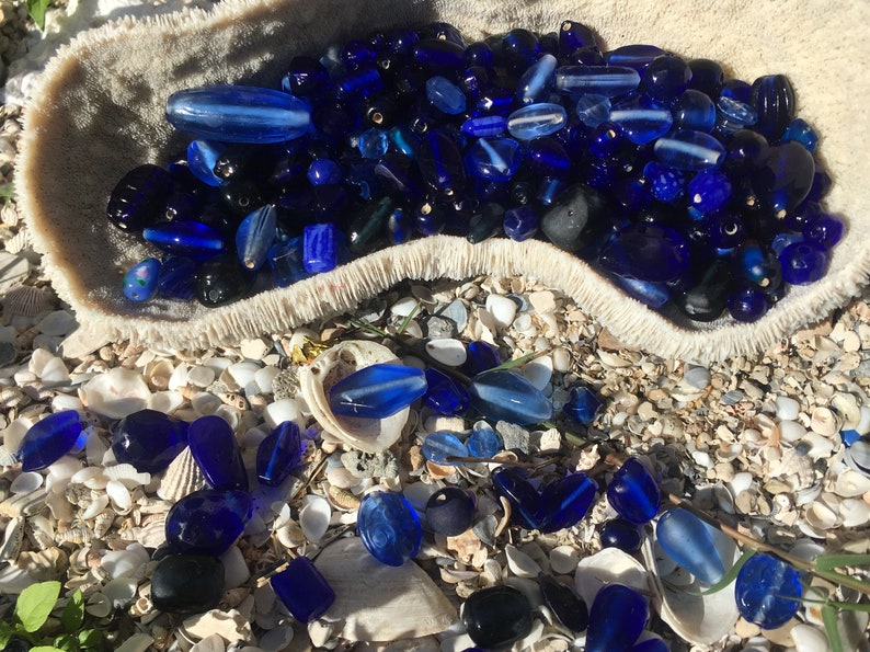 50pcs Vintage Blue Sea Glass Mix Glazen Kralen / BULK Blue Navy Diverse Vormen Matte Kralen / Vintage Sieraden Benodigdheden R6-1648002432 afbeelding 6
