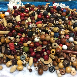 1970er Vintage Mix Holzperlen / 50gm / Mixed Lot / Naturholzperlen /Holz Retro Perle. {E8-83#01226}
