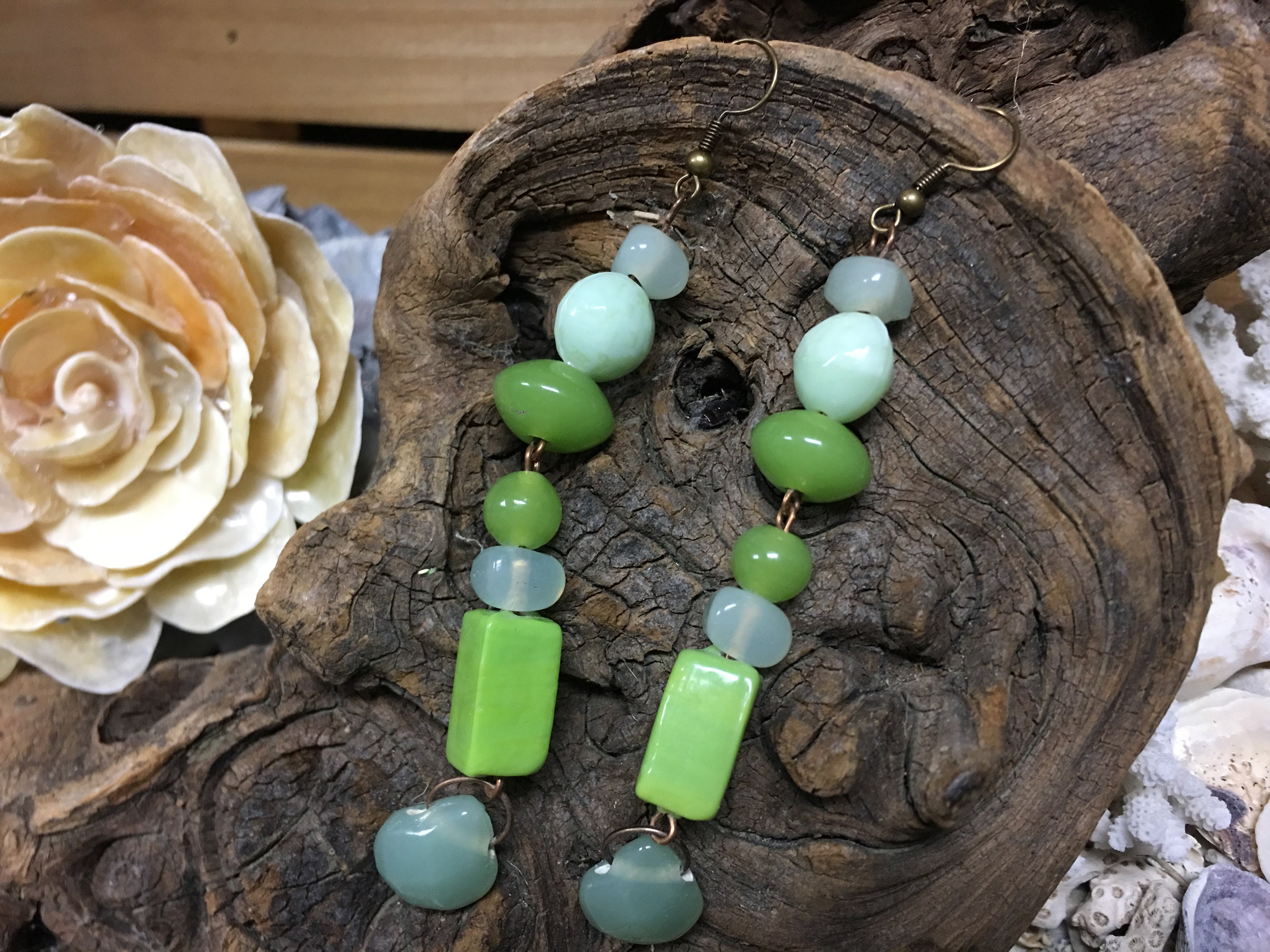 Boucles D'Oreilles Pendantes Vintage - Éléments Verts Et Translucides, Neuf Avec Étiquettes