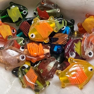 10pc Glass Fish Beads / Charms / Lamp Work /Art glass /  Glass Fish Beads / Jewelry Making.{Q1-1588#02440}