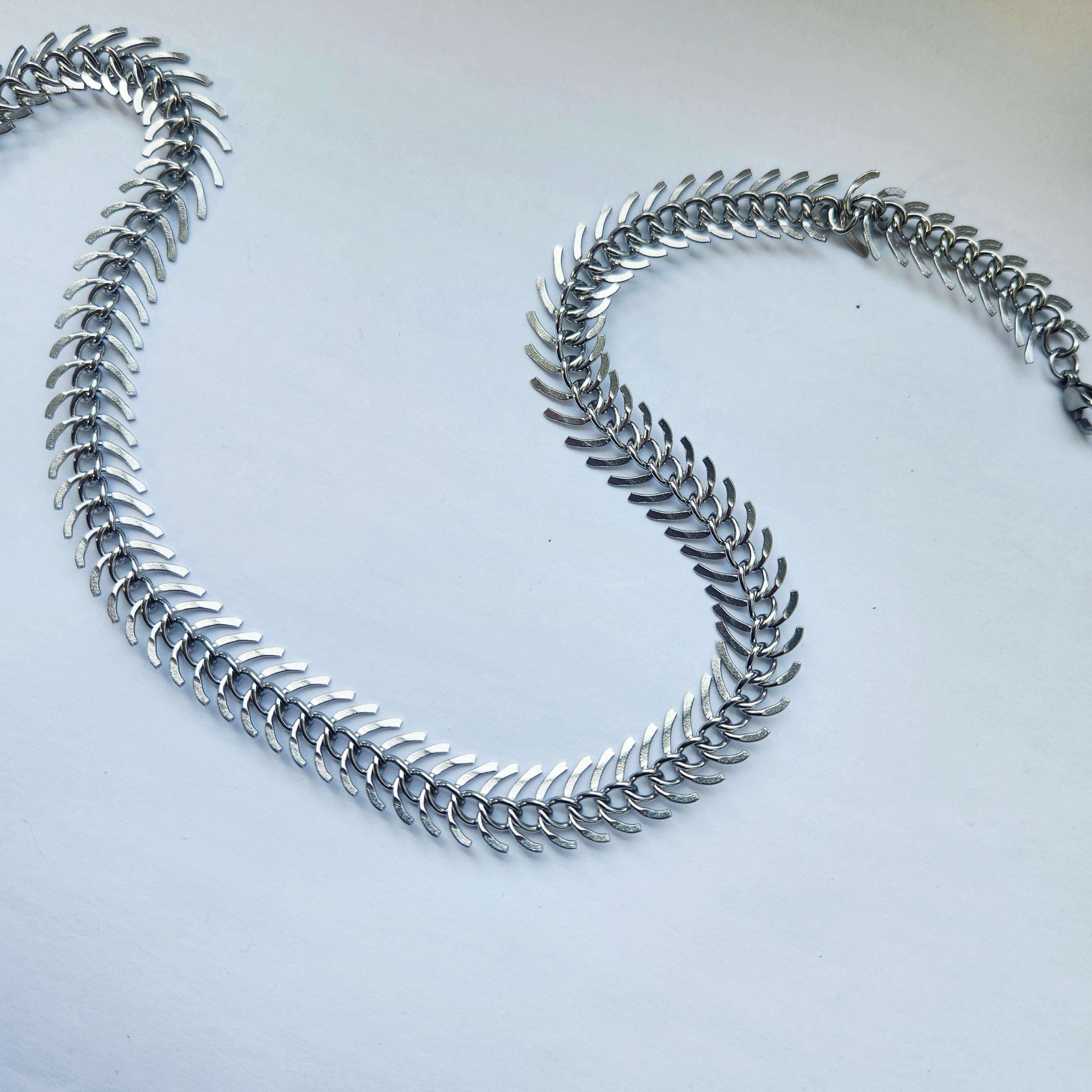 Fishbone chain necklace