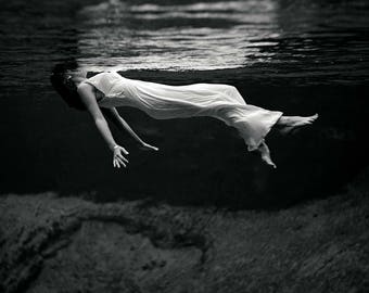 Vintage photo fine art photography black and white wall decor print Toni Frissell photograph woman floating underwater poster water 1940s