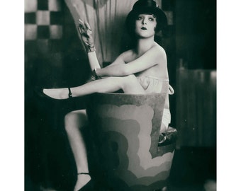 Vintage photo print 1920s actress Madge Bellamy. Art deco design, black and white wall  poster, speakeasy roaring 20s decor, beautiful woman