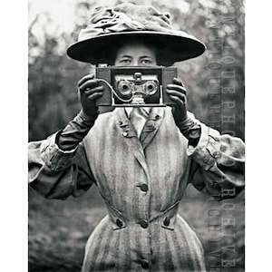 Vintage photo lady photographer gift wall art print decor 1900s woman antique camera taking pictures cool poster for student her Christmas