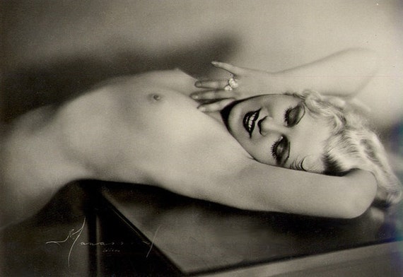 Vintage Nude Women Portrait Vintage Nude Women Portrait