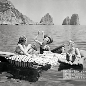 Girls eating spaghetti pasta raft vintage photo print kitchen wall decor food art Amalfi Coast restaurant cafe Capri Italy lake house poster