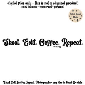 Könnte beinhalten: Schwarzweißes Grafikdesign mit dem Text "Shoot. Edit. Coffee. Repeat." in einem Retro-Schriftart-Stil. Der Text ist ein Motto für Fotografen.