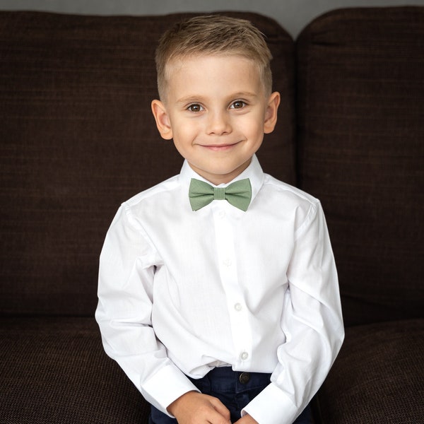 Green textured kids bow tie, dusty green boys bow tie, sage green ring bearer wedding outfit, Baby toddler elegant bow tie, Dante collection
