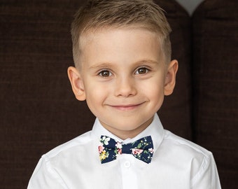 Navy blue floral kids bow tie, Boys pink bow ties, Ring bearer wedding outfit, Baby toddler bow tie, children bow tie, Lauren collection