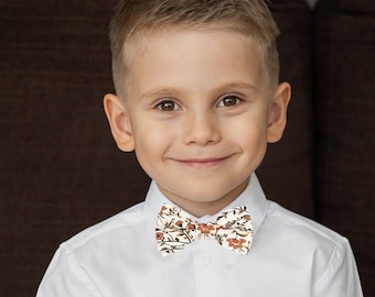 Ivory floral kids bow tie, Boys bow ties, cream off white ring bearer wedding outfit, children bow tie, Everly collection