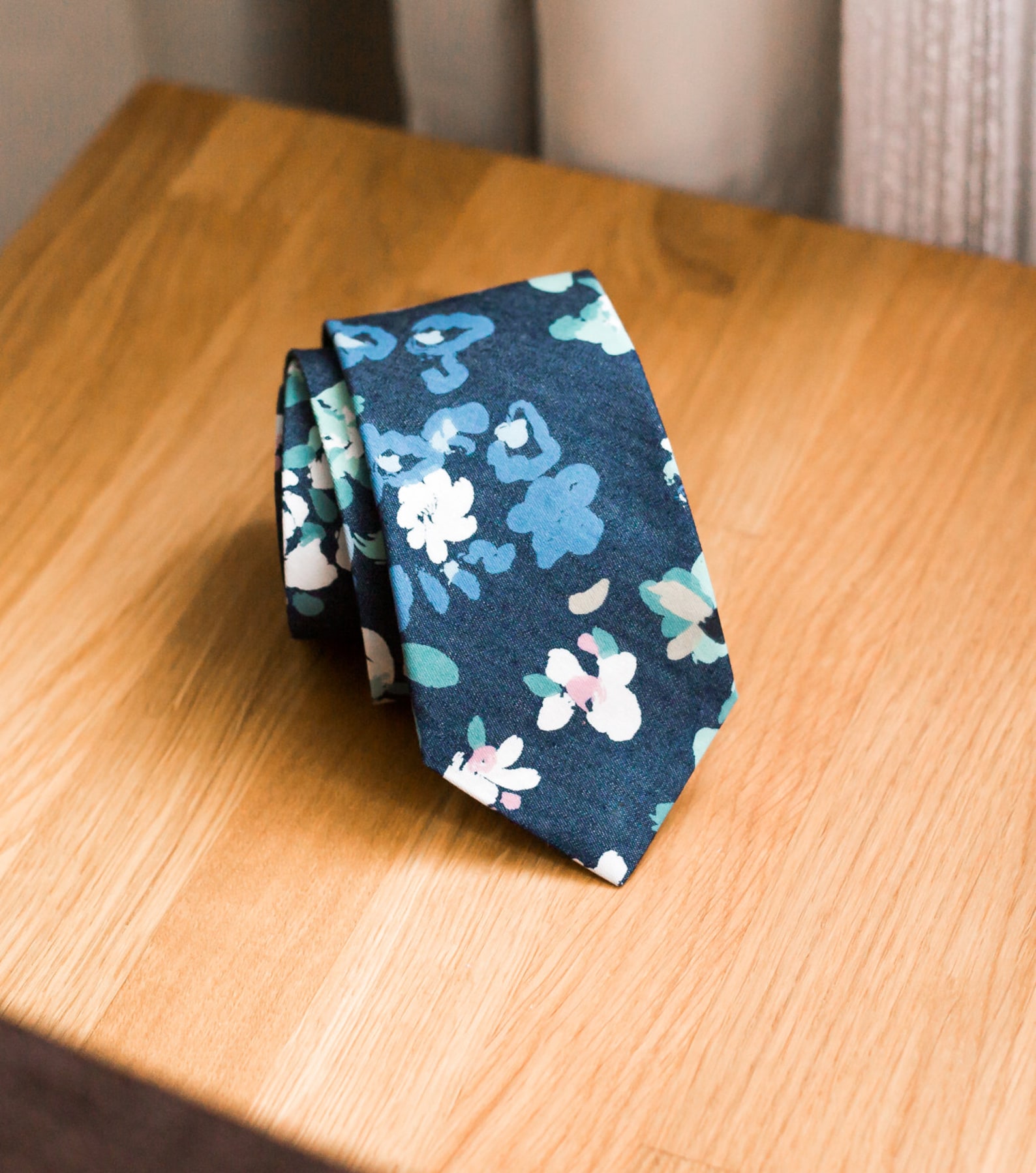 Cravate De Notaire Traduction En Anglais Cravate florale Cravate en denim bleu en anglais Les | Etsy