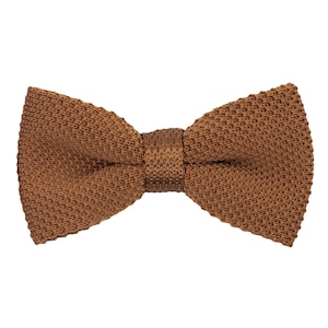 Caramel brown knitted bow tie for men, Autumn wedding bow ties for groom and groomsmen, knit pre-tied bow tie imagem 1