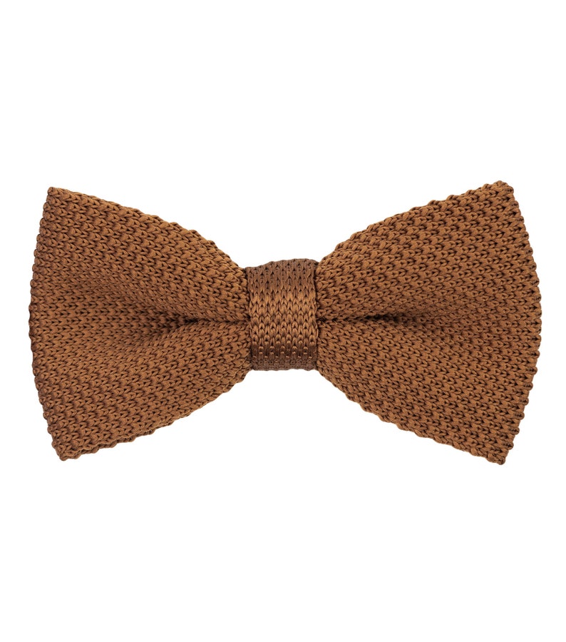 Caramel brown knitted bow tie for men, Autumn wedding bow ties for groom and groomsmen, knit pre-tied bow tie imagem 1