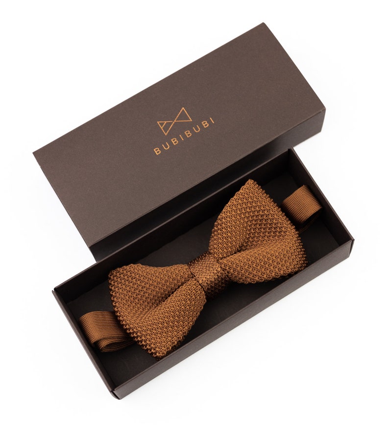 Caramel brown knitted bow tie for men, Autumn wedding bow ties for groom and groomsmen, knit pre-tied bow tie imagem 5