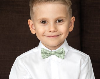 Green kids bow tie, Boys bow ties, Ring bearer wedding outfit, Baby toddler bow tie, Infant children bow tie, Velita collection