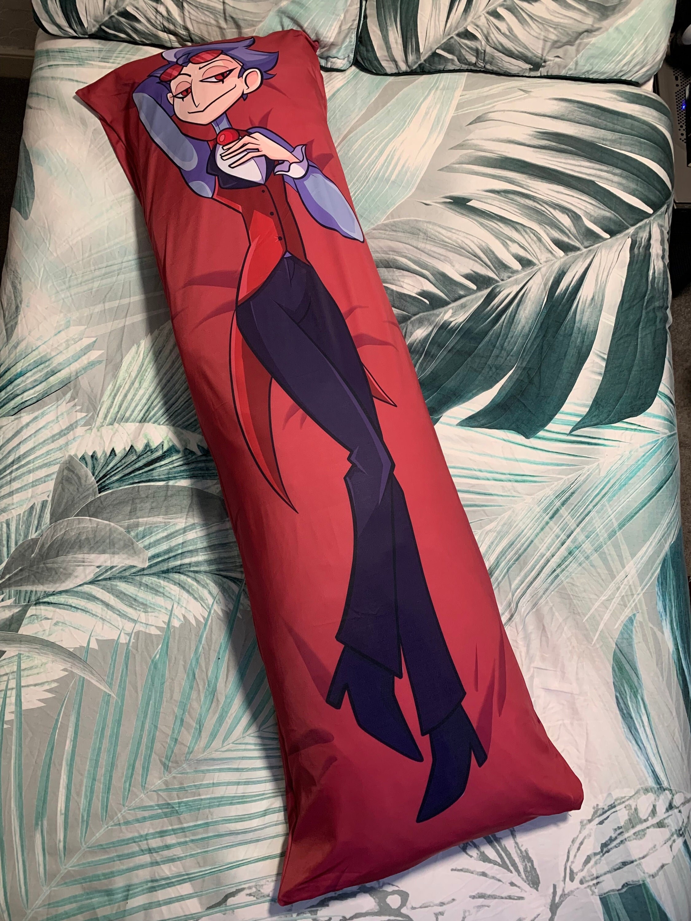 Dakimakura grande Alastor de Hazbin Hotel. Funda de almohada