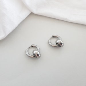 Huggie hoops, argolas de aço cirúrgico, brincos de argola, argolas de aço cirúrgico, Kpop, brincos BST