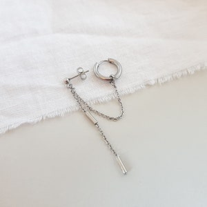 Orecchini a doppio piercing, cerchi Huggie con catene, orecchini a cerchio da 15 mm, cerchi in acciaio inossidabile, orecchini a perno, Kpop, BTS, ipoallergenico