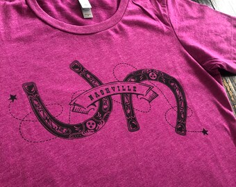 T-shirt en fer à cheval de Nashville, tee ajusté pour dames