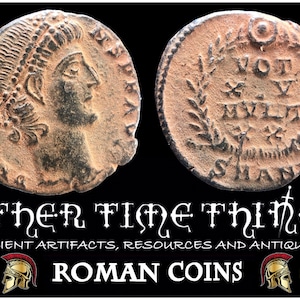 Puede incluir: Dos monedas romanas antiguas con retratos en relieve detallados e inscripciones. Las monedas son de color bronce desgastado, sobre un fondo negro. La imagen incluye el texto "Other Time Things" y "Roman Coins".