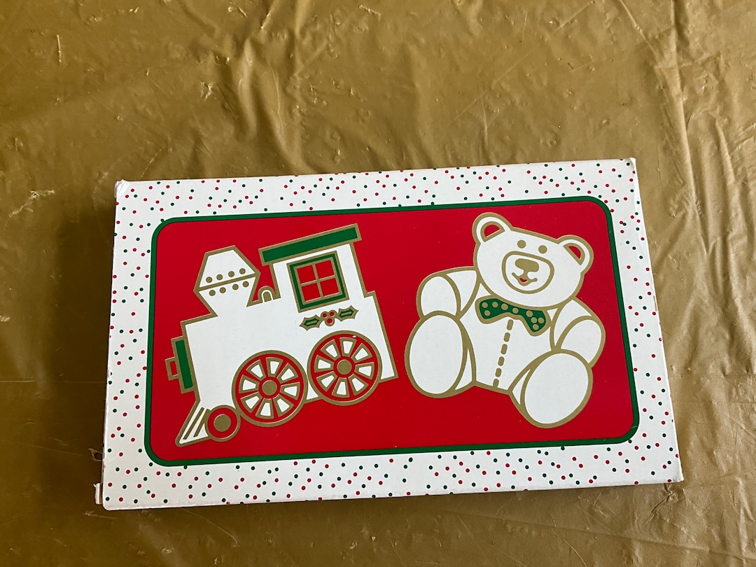 Avon Holiday Cookie Kit Includes 2 Cookie Cutters, 5 Polylined Bags