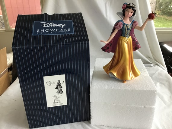 Disney Showcase Collection Couture De Force 7.75T Snow White Figurine  4031542 Like New in Original Box 