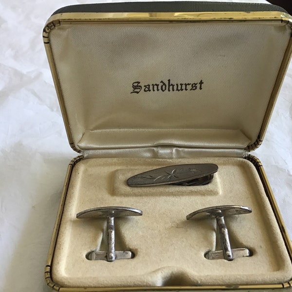 Sandhurst - Man’s Silvertone w/Etched Pattern Cuff Links and Tie Bar Set - In Original Box