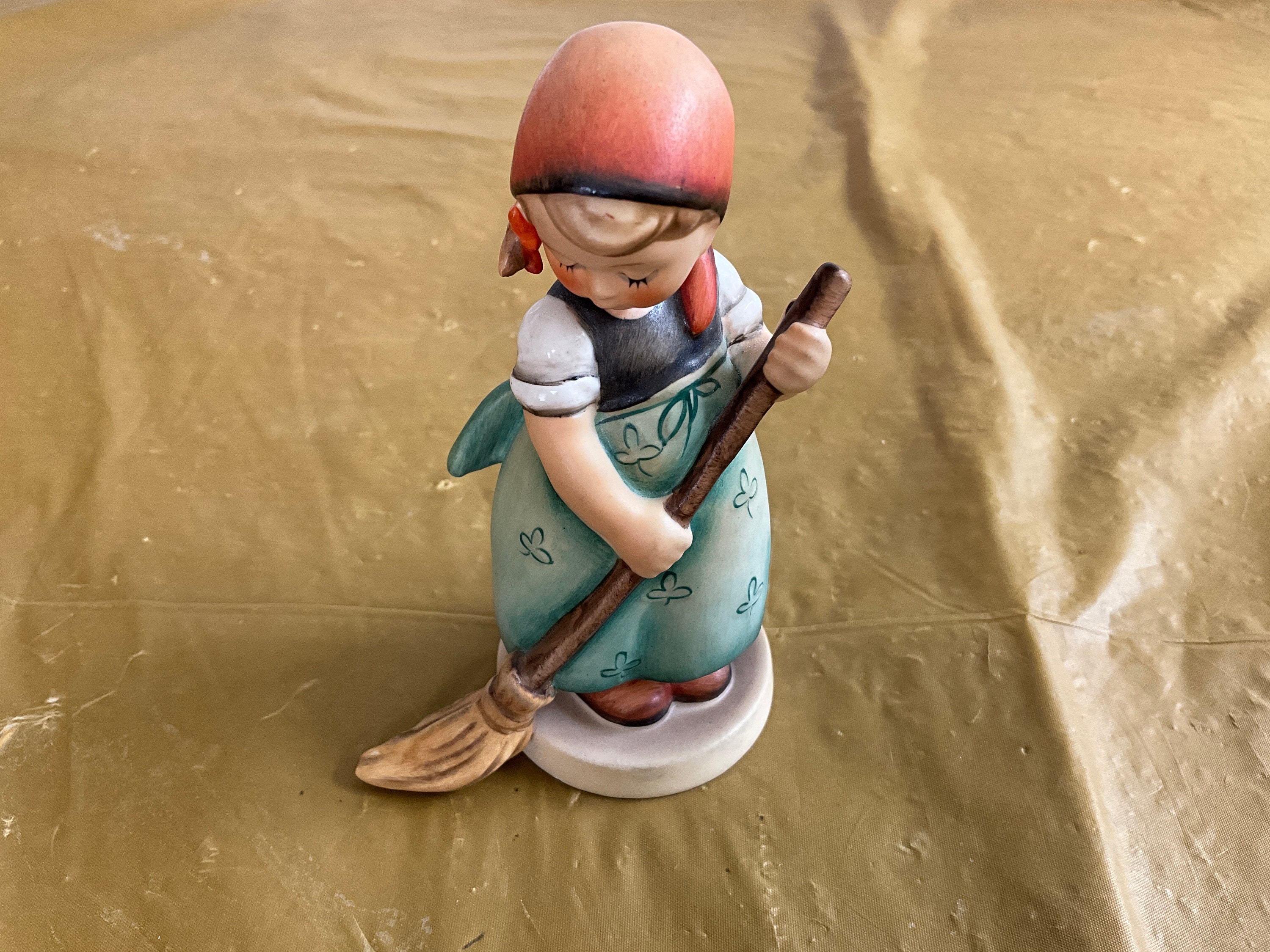 Goebel MJ Hummel 4.5”T Figurine - Girl W/broom 'little Sweeper