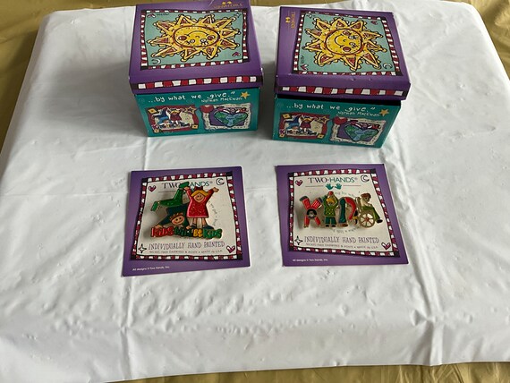 Pair - Two Hands Individually Hand Painted Brooch… - image 4