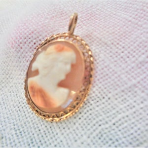 Vintage 14K Gold/Carved Cameo smaller Pendant Ladies Profile