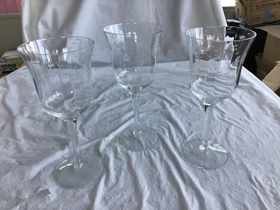 Set of 3 - 7.5T Crystal Wine Glasses - Beautiful Subtle Etched and Frosted  Floral Design - Simple Stem and Foot - Slightly Flared Top Rim