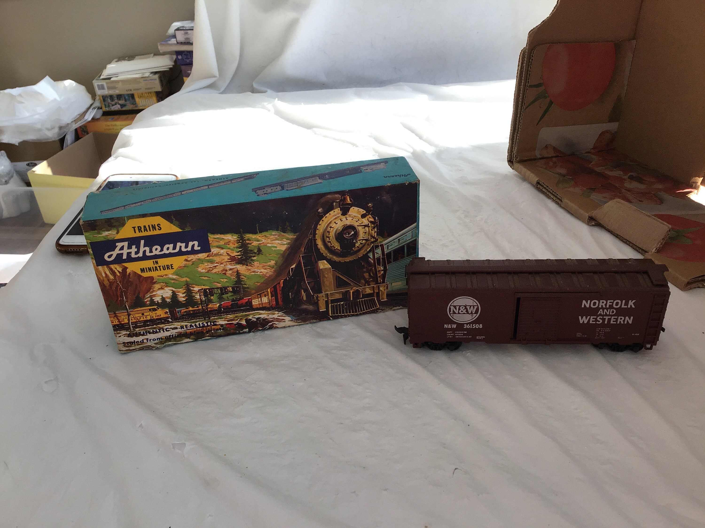 Vintage - Athearn Trains in Miniature - Authentic-Realistic-Scaled from Official Blue Prints - Norfolk and Western Plug Door Box Car