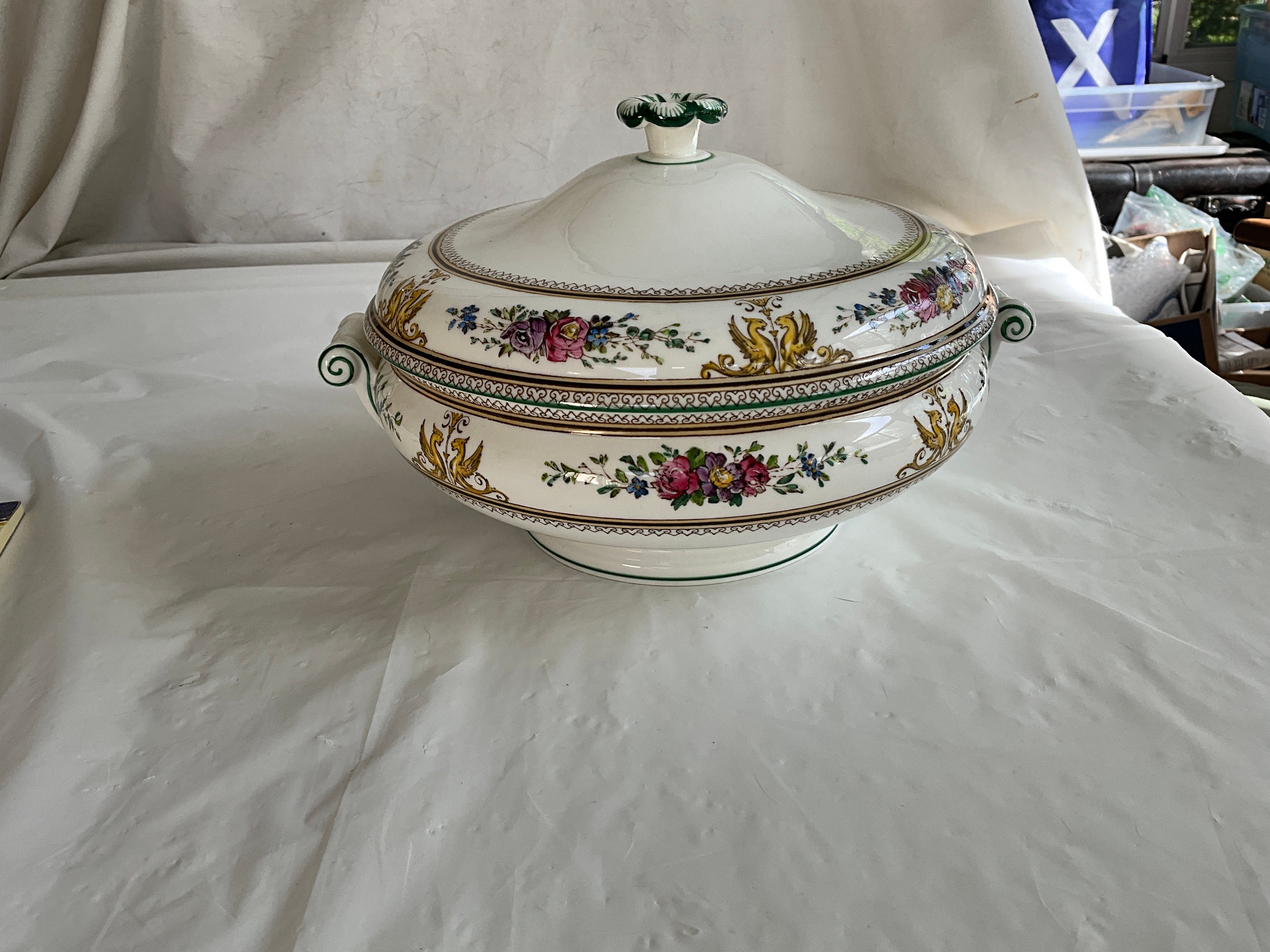 Disc Wedgwood Bone China Pattern ('24-'97) Columbia White W/cen