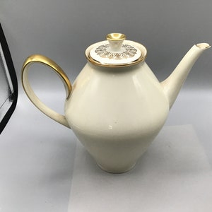Zeh Scherzer Bavaria Germany - Very Nice 9”T Ivory Porcelain Pitcher - Goldtone Trim