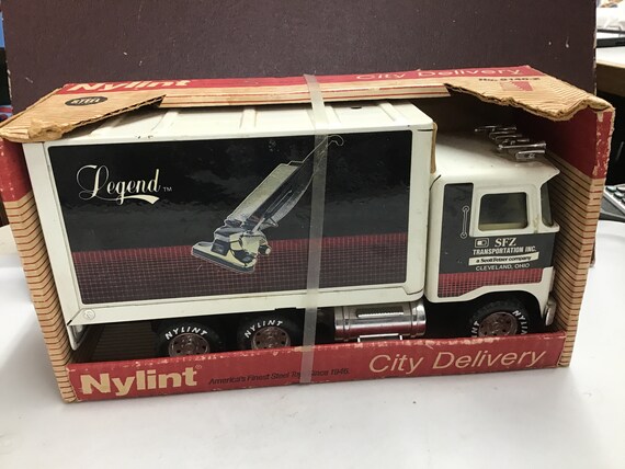 nylint delivery truck