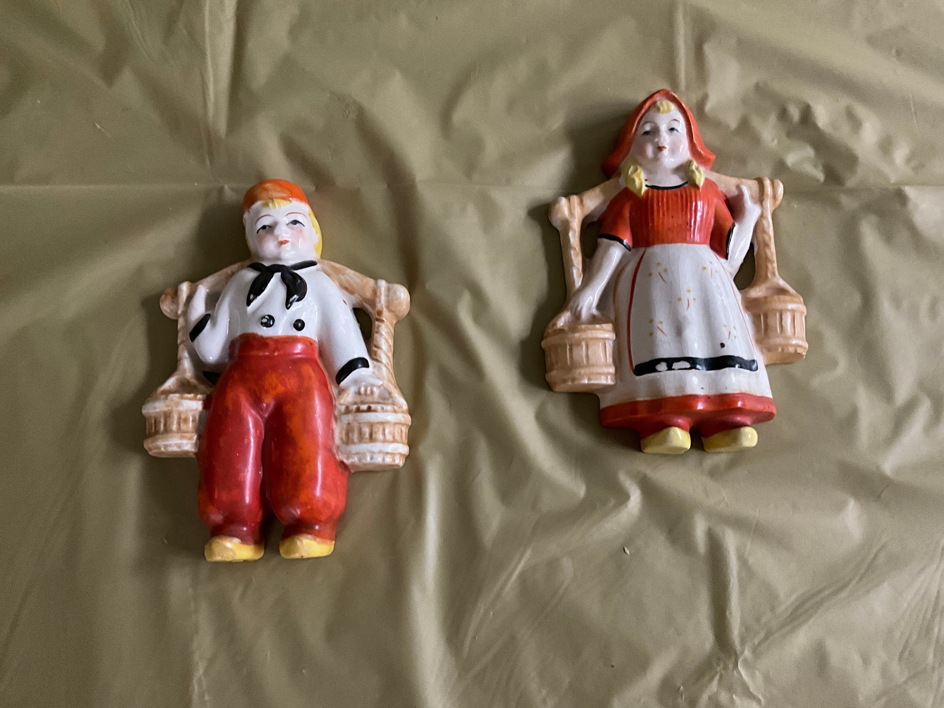 新品 】置物 陶器 花かごを抱いた女性と男の子