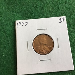 1977 - Lincoln Memorial Cent Penny - No 8717 - In a Protective 2x2
