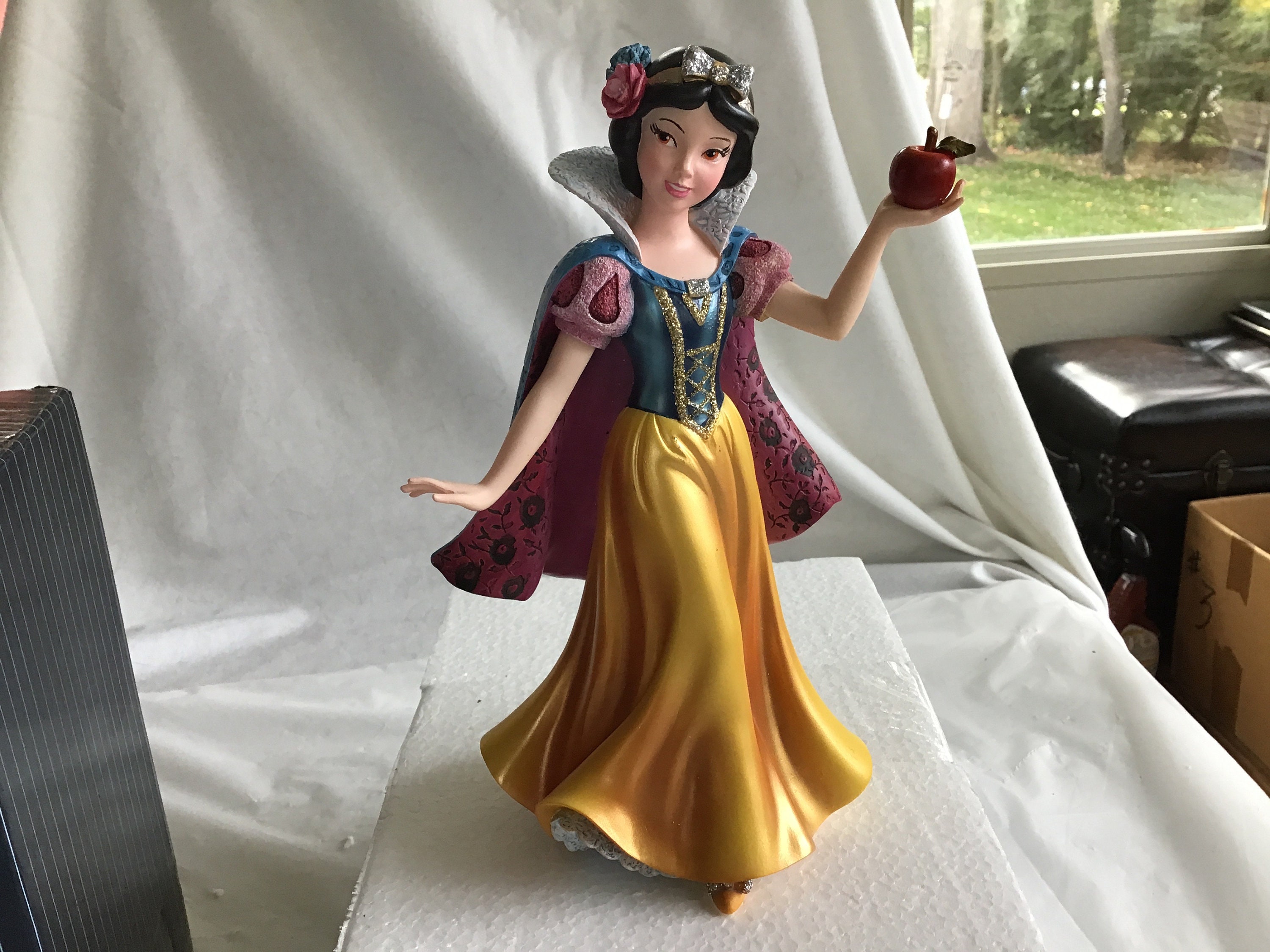 Disney Showcase Collection - Couture De Force - 7.75”T Snow Disney Showcase Collection - Couture De Force - 7.75”T Snow