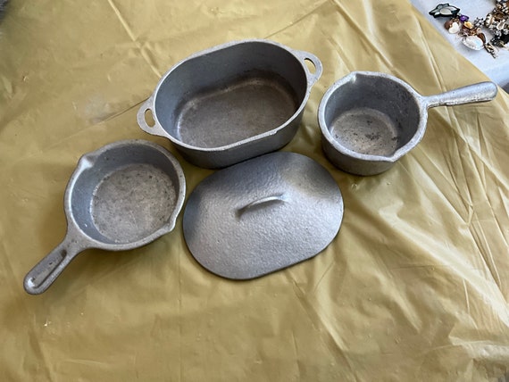 4-piece Hammered Cast Iron Childs Cookware Set Incl Large Dutch Oven With  Lid Frying Pan Sauce Pan 