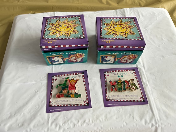 Pair - Two Hands Individually Hand Painted Brooch… - image 1