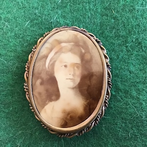 Antique Photo Brooch - Beautiful Blonde In Headband - Flirtatious Sideways Glance - Frame Wrapped in Metal Garland - Case 5-Item 3