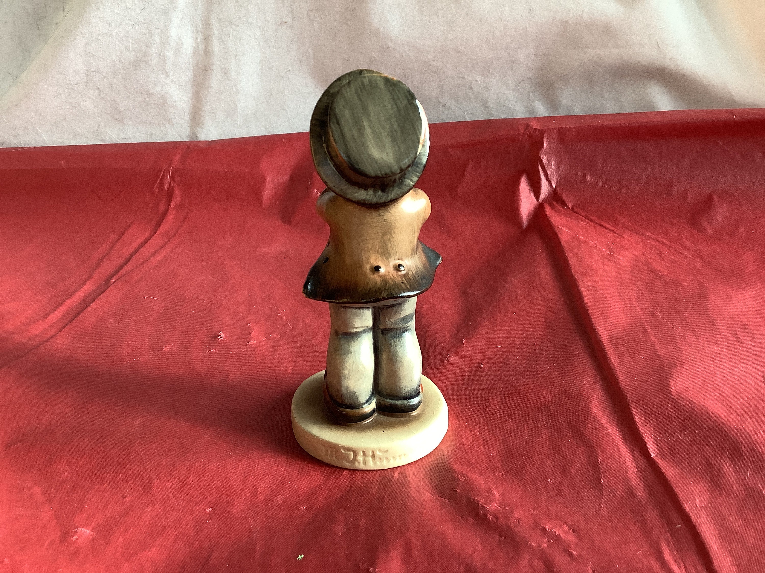 セール(SALE)開催中！ファッション通販 Rare Find Eyes W/ Figurine Serenade 85/0 Hummel M.J. 5”T - アンティーク雑貨